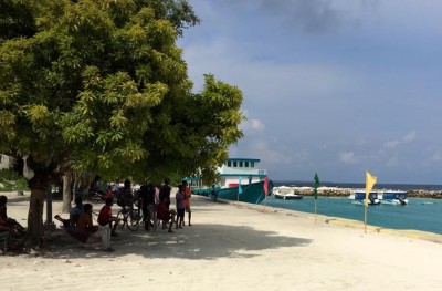 މޫނަށް ކެމިކަލް ޖެހި ޅައިމަގު އަންހެނަކަށް ފަރުވާ ދޭން ފަށައިފި