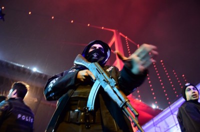 ތުރުކީގެ ނައިޓްކްލަބަށް ދިން ހަމަލާގެ ޒިންމާ އައިއެސް އިން އުފުލައިފި