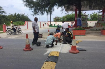 އައްޑޫ ތާރު މަގުތަކުގައި އަލުން ސްޕީޑް ބްރޭކަރު އަޅަން ފަށައިފި