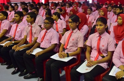 ސްކޫލް ބަދަލުކުރަން ޖެހުމުން، އޯޓިސްޓިކް ދަރިވަރެއްގެ މަންމަ ގޮތް ހުސްވެފައި