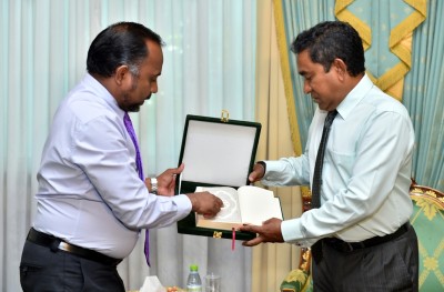 މުސްހަފު މާލްދީފުގެ 100،000 ކޮޕީ މާދަމާ ބަހަން ފަށަނީ