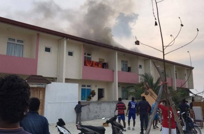 ނައިފަރު ރޯ ހައުސްއެއްގައި ރޯވެ، ބޮޑެތި ގެއްލުންތަކެއް