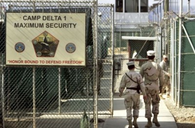 ގުއަންޓަނާމޯ ބޭ ޖަލުން މިނިވަންކުރި ބަޔަކު ސައުދީ އަށް