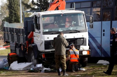 ލޮރީއަކުން ޖައްސައި އިޒްރޭލުގެ 4 ސިފައިން މަރާލައިފި