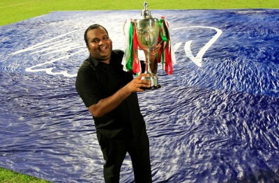 ދިވެހި ފުޓްބޯޅައިގެ ތެރެއަށް ބަލަކް އެނބުރި އަންނަނީ؟