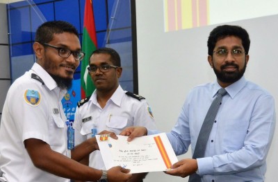 ކަސްޓަމްސްގެ ޝަރަފުވެރިކަމުގެ ކުލަތައް 600 އަށް ވުރެ ގިނަ މުވައްޒަފުންނަށް ދީފި