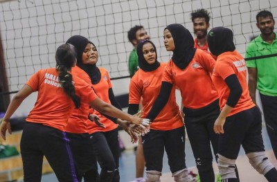އަމިއްލަ ގައުމުގައި ކުޅުމުގެ ފައިދާ ނެގޭނެ: ކޯޗު