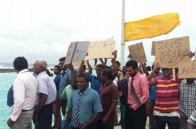 މިނިސްޓަރު ތޯރިގް އޮމަދޫއަށް ވަޑައިގަތުމުން ބަޔަކު މުޒާހަރާކޮށްފި