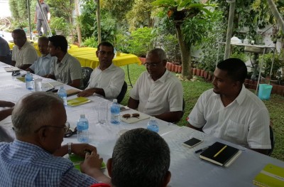 ފަސް މިނެޓް: ޕާޓީގެ ވެރިން ނަޝީދު ފަހަތުން، އާންމުންނަށް އެހެން މަންޒަރެއް!