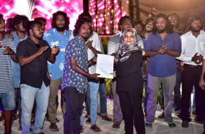 ޕާޓީ ހިންގުމުގެ ކަންކަން ފަަަސްޓް ލޭޑީއަކަށް ނުކުރެއްވޭނެ: މައުމޫން