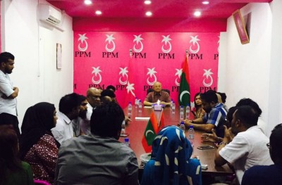 ބައެއް އާންމު މެމްބަރުންނާ މައުމޫން ބައްދަލު ކުރައްވައިފި