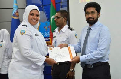 ކަސްޓަމްސްގެ ޝަރަފުވެރިކަމުގެ ކުލަތައް 600 އަށް ވުރެ ގިނަ މުވައްޒަފުންނަށް ދީފި