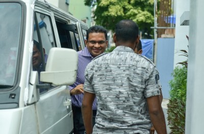 ކުރީގެ މިނިސްޓަރު ނާޒިމް މިނިވަންކުރަން މައުމޫނާއި ނަޝީދު ގޮވާލައްވައިފި