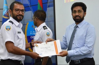 ކަސްޓަމްސްގައި މިހާރު ކޮރަޕްޝަނެއް ނޯންނާނެ: އަޒްލީން