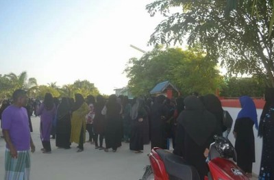 ޕްރިންސިޕަލާ ދޭތެރޭ ހިތްހަމަނުޖެހޭތީ ދުވާފަރު ދަރިވަރުން ސްކޫލަކަށް ނުފޮނުވާ