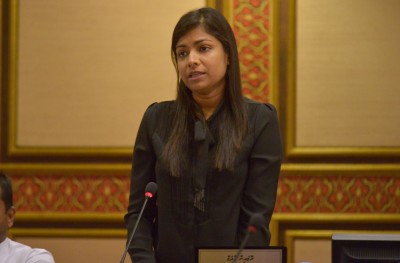 ސަރުކާރުން އުޅެނީ ކުށްވެރިން ރައްޔިތުންގެ ލީޑަރުންނަށް ހަދަން: ރޮޒެއިނާ