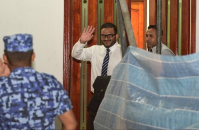 އަދީބު އޮންނެވީ ކޮންކްރީޓް ހޮހޮޅައެއްގައި، އިރަށް ދޮންވާ ގޮތަށް: މަހްލޫފް
