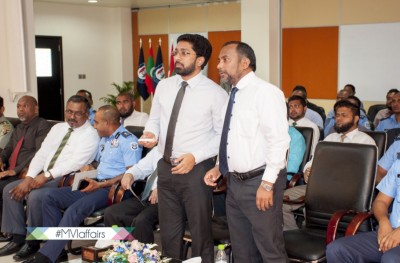 ރާއްޖޭގެ މައްސަލަތަކަށް އިނގިރޭސި ވިލާތުން ހައްލެއް ނުލިބޭނެ: އަޒްލީން