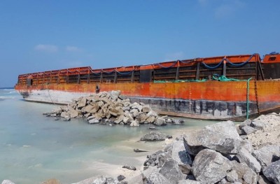 ހިލަ ހިފައިގެން އިނގުރައިދު އަށް ދިޔަ ބާޖެއް ފަރަށް އަރައިފި