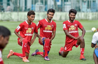ޓީސީ ތިން ގައުމުގެ ލީގު ޗެމްޕިއަނުންނާ ދެކޮޅަށް