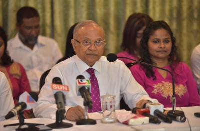މަޖުބޫރުކޮށްގެން ޕީޕީއެމަށް މީހުން އެބަ ވައްދާ، އެއީ ގާނޫނާ ޚިލާފް ކަމެއް: މައުމޫން