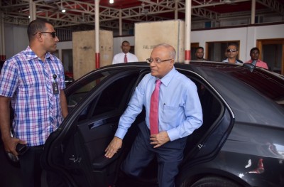 މެމްބަރުންގެ އަޑު ކަޑުވާލަން މަޖިލީހުގައި ކުރާ މަސައްކަތް ހުއްޓާލަން ޖެހޭ: މައުމޫން