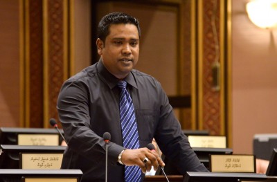 ފިލްމު އެސޯސިއޭޝަނަށް މަޖިލީހުގެ ތިން މެމްބަރުންގެ ކޮމިޓީއެއް