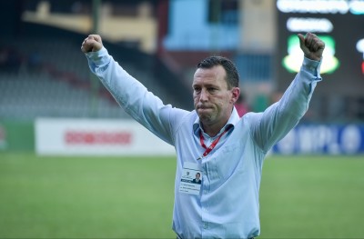 ސެކުލޮސްކީ އަށް މޮޅެއް، ސާންތީ އަށް ހިތްވަރެއް