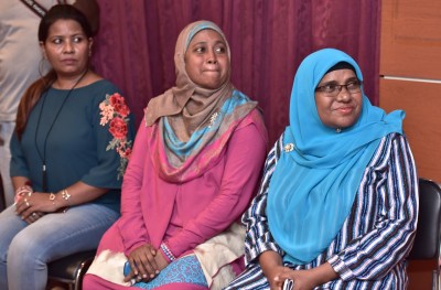 މަރީ އާއި ނާޒިޔާއާއެކު ސެންގެ ކުދިން ތައްޔާރުކުރި ހެދުންތައް ދައްކާލައިފި