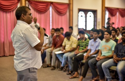 ޑރ. މައުސް: މިއީ އެހެން މީހެއް