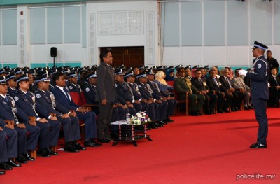 ފުލުހުންގެ އެންމެ އިސްވެރިންނާ ރައީސް ޔާމީން ބައްދަލުކުރައްވަނީ