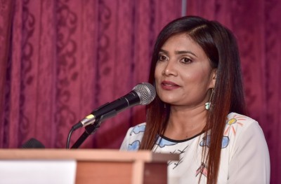 މަރީ އާއި ނާޒިޔާއާއެކު ސެންގެ ކުދިން ތައްޔާރުކުރި ހެދުންތައް ދައްކާލައިފި