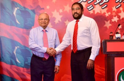 މައުމޫނާއި ނަޝީދު ގާސިމަށް ތައުރީފު ކުރައްވައިފި