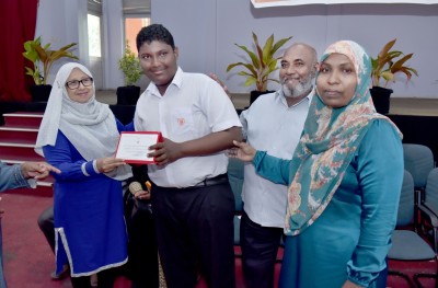 އިމާދުއްދީން ސްކޫލުން ނަބީހަށް ރަތްދޫލައިގެ މަރުހަބާއެއް