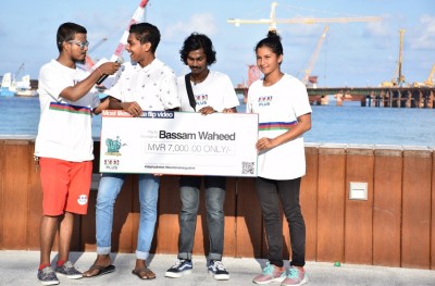 ފްލޭޝް މޮބްގެ ހަރަކާތާއެކު 100 ޕްލަސްގެ ޚާއްސަ ހަވީރެއް ބާއްވައިފި