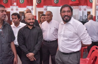 "ފާރިސް މަސައްކަތްކުރައްވަނީ މައުމޫންގެ އިރުޝާދަށް"