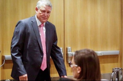 މައްސަލަ ހުށަހެޅި މީހަކަށް "ފައި ކައިރި ކުރަން" ބުނި ފަނޑިޔާރު އިސްތިއުފާދީފި