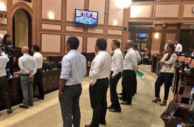 މަޖިލީހުގައި ނެގި ވޯޓުގައި ރީކޯ މޫސަ އާއި މަހްލޫފް ވޯޓު ދެއްވި!