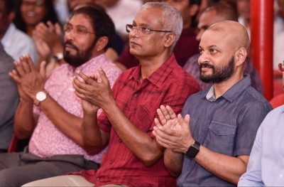 މައުމޫނާއި ނަޝީދު އެއްގަލަކަށް، އާދައިގެ ނިންމުމެއް ނޫން