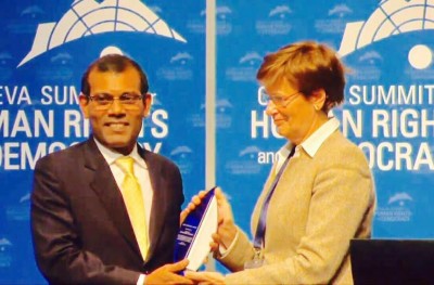 ސްކޮލް ވޯލްޑް ފޯރަމްގައި ނަޝީދު ތަގުރީރު ކުރައްވަނީ