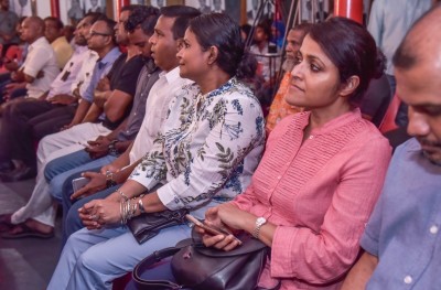 މައުމޫނާއި ނަޝީދު އެއްގަލަކަށް، އާދައިގެ ނިންމުމެއް ނޫން