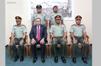 ތިން އޮފިސަރަކު ބްރިގޭޑިއާ ޖެނެރަލަކަށް، ކާނަލް ކަމަށް ދެ ބޭފުޅަކު ހަމަޖައްސައިފި