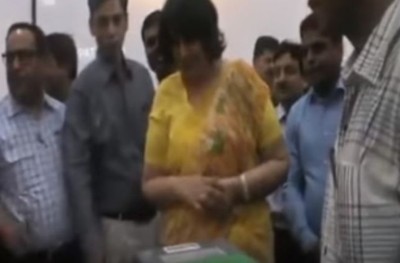 އިންޑިއާގެ އިލެކްޓްރޯނިކް ވޯޓިން މެޝިންތަކުގައި ވެސް މައްސަލަ