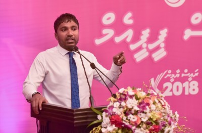 ނިހާނާއި އިލްހާމް ޕީޕީއެމުން ވަކިކޮށްފިން: މައުމޫން ފެކްޝަން