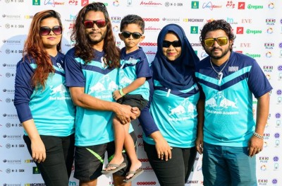 އާއިލީ ދަތުރުގައި ހަބޭސް ބޮޑުބެރު ބޭންޑް ގާފަރުގައި ފޯރި ނަގަައިފި