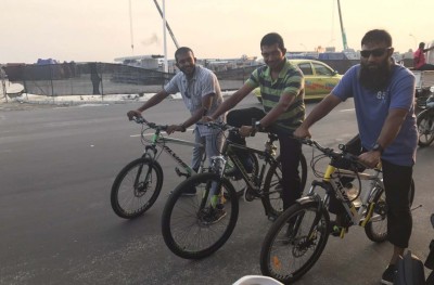 އޯޓިސްޓިކް ދެބެން ހާފް މެރެތަން ރޭސް ފުރިހަމަކޮށްފި!