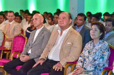 ފޯ ސީޒަންގެ އެޕްރެންޓިސް ޕްރޮގްރާމްގެ ބައިވެރިންނަށް ހަނދާނީ ލިޔުން ދީފި