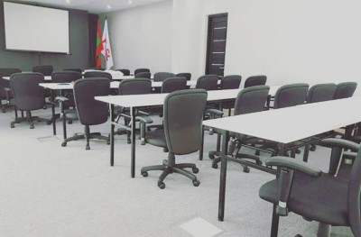 އަލޯރާ: ފަރުނީޗަރު ވިޔަފާރީގެ އެންމެ އުހުގައި!