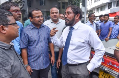 ގާސިމް އާއި ރިޔާޒުގެ މައްޗަށް އުފުލާފައިވާ ދައުވާތައް އަނބުރާ ގެންދަން ގޮވާލައިފި