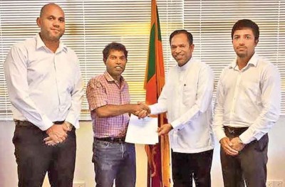 ލަންކާގެ 5،000 ފަގީރު ގެ އަށް ދިވެހި ކުންފުންޏަކުން ސޯލާ ޕެނަލުން ކަރަންޓު ދެނީ